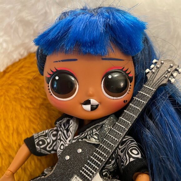 LOL Surprise OMG Downtown BB Fashion Doll Blue Hair (SKU: 320TO) - Picture 2 of 16